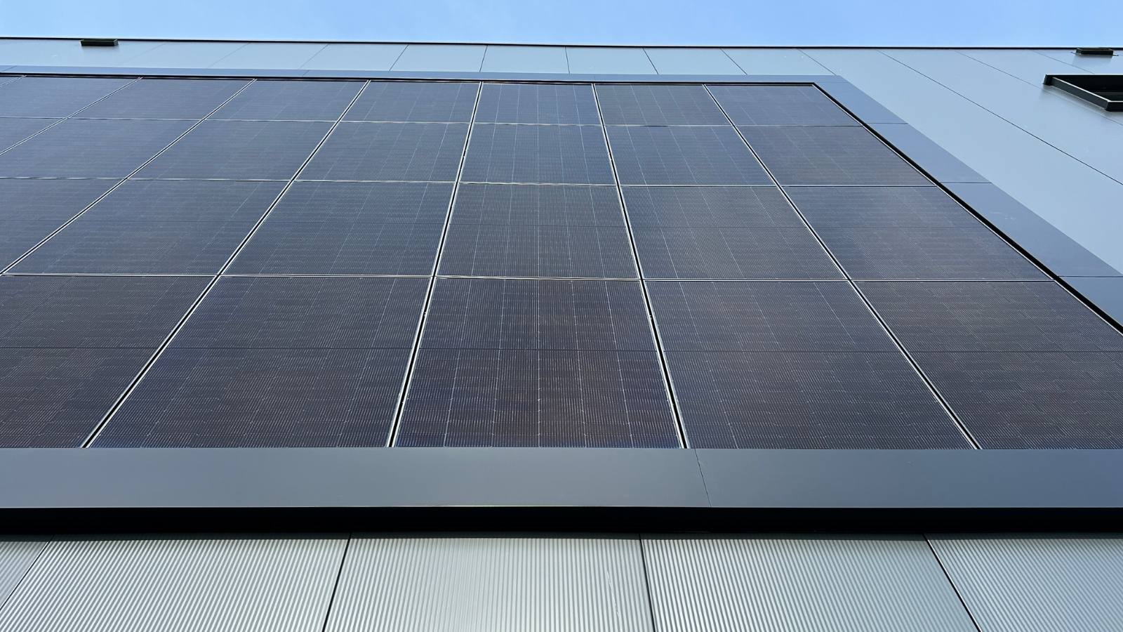 Zonnegevel detail - BIPV Projects - De Haan Group - TULiPPS Click&GO montagesysteem